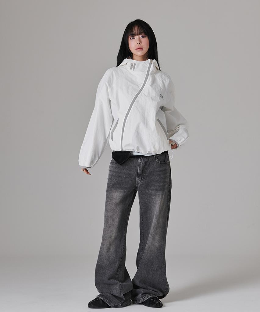 ESCAPEFROM Escf Logo Point Diagonal Closing Windbreaker White