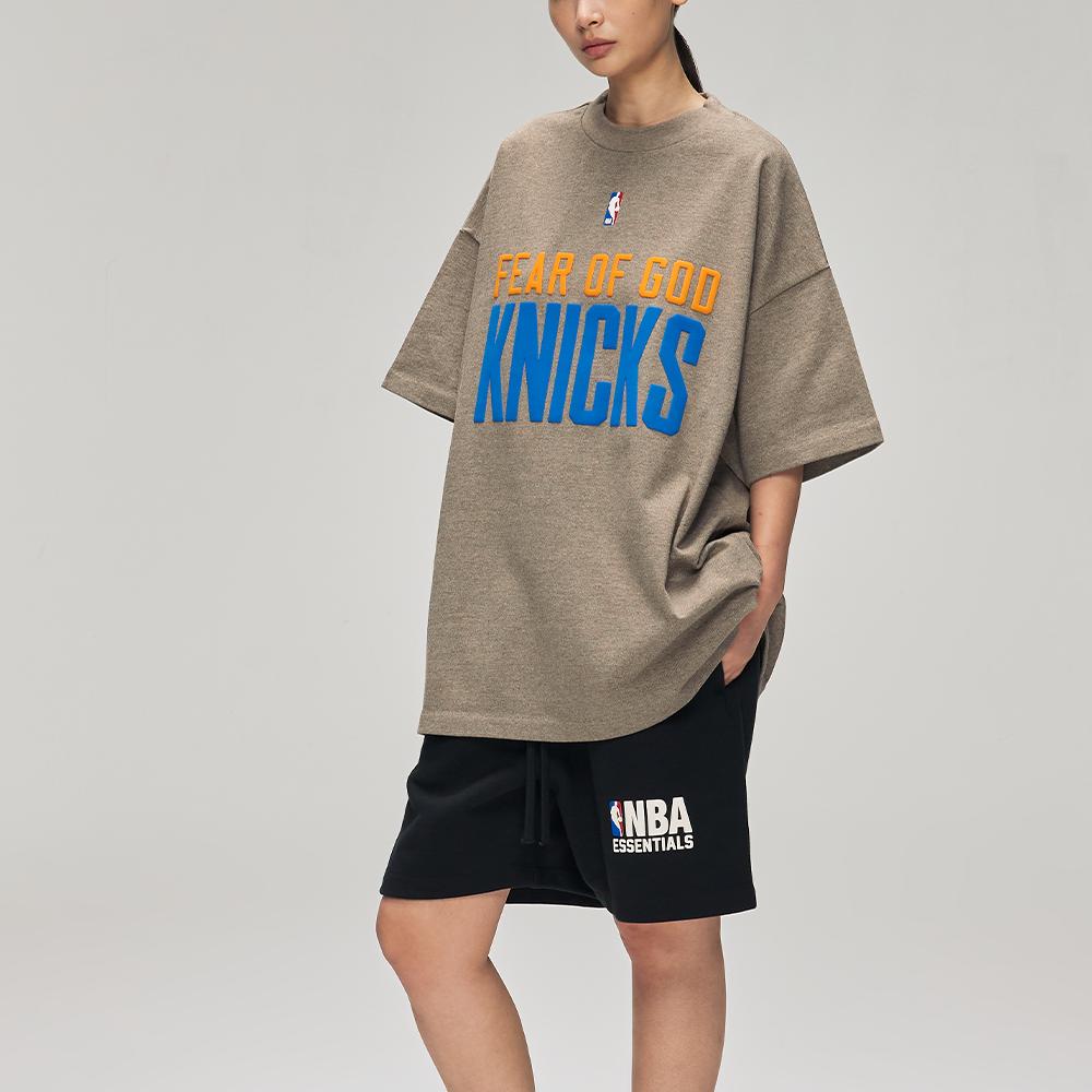 Fear of God Essentials Футболка Knicks 90-х Homestead Heather Мужские Топы Бежевый 125NB252008F