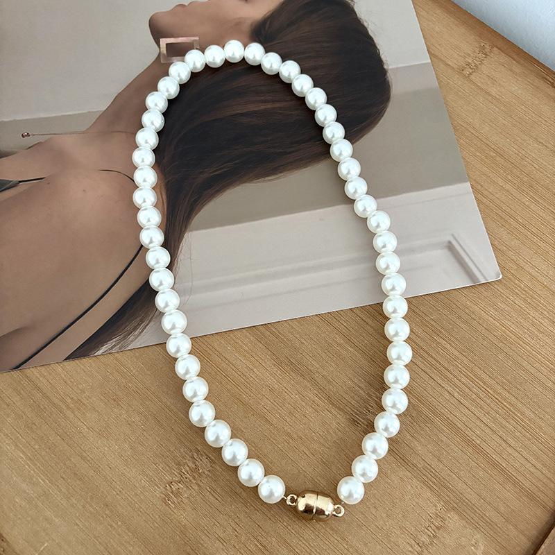 Pearl Necklace Twist Silk Scarf High-end Neck Protection Scarf with Shirt Magnetic Silk Scarf Simple Scarf Collarbone Chain