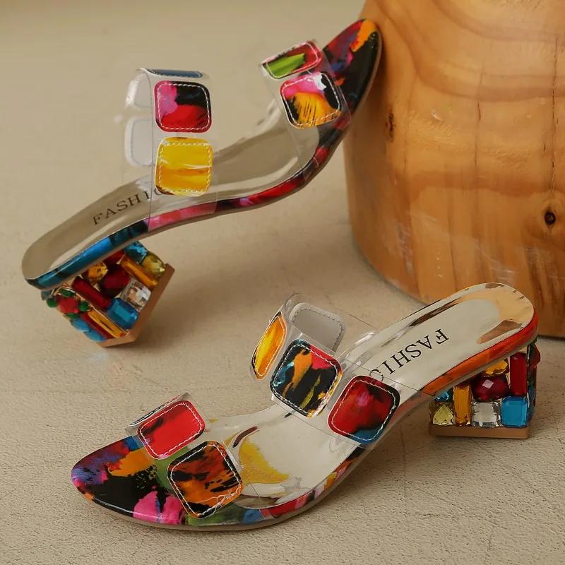 Женская обувь 2025 Лето Новинка Смешанные цвета Женские тапочки Стразы Массивный каблук Сандалии Элегантные Большой размер Повседневные Тапочки для платья