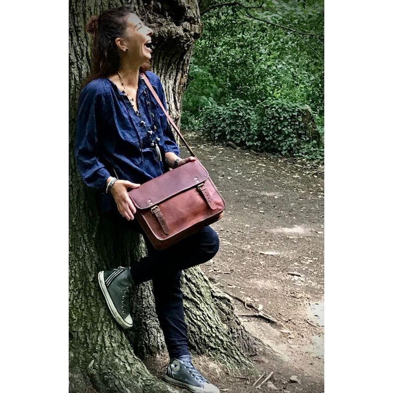 КОЖАНАЯ СУМКА А4, ручная работа, отличный размер для ноутбука.