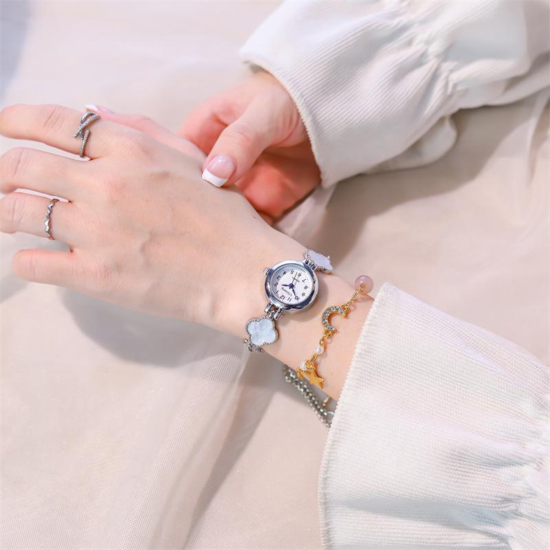 Шикарные нишевые женские часы в французском стиле: Элегантный и минималистичный дизайн с изысканным маленьким циферблатом и стильным браслетом