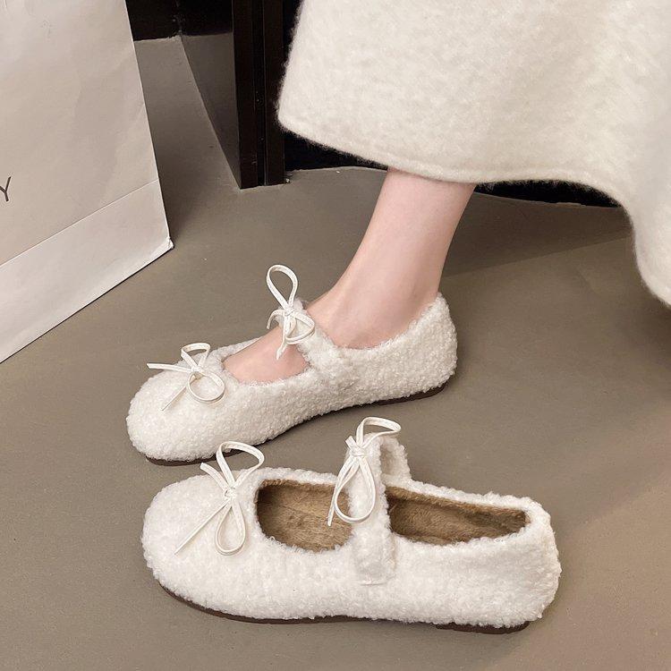 Милые пушистые туфли для женщин для ношения на улице осенью и зимой 2025 новые вельветовые туфли-бини, универсальные туфли на плоской подошве с мелким вырезом, теплые хлопковые туфли