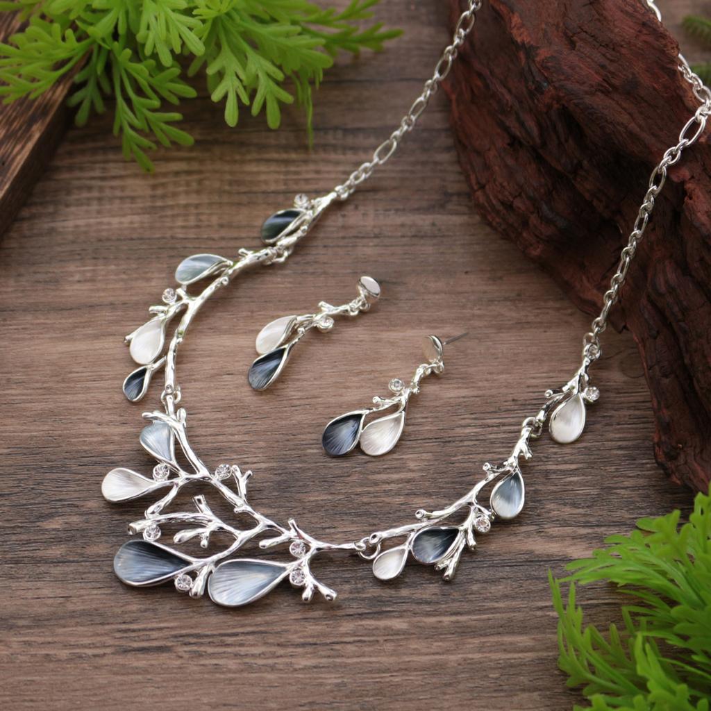 Новый эмалированный геометрический набор серег-пусетов и колье в виде лепестков, преувеличенное женское универсальное колье с цветком