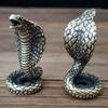 Кобра Маленькие украшения Твердый латунный чайный столик в виде змеи Старинные маленькие медные детали Медные резные ручки Медная посуда Курильница для благовоний