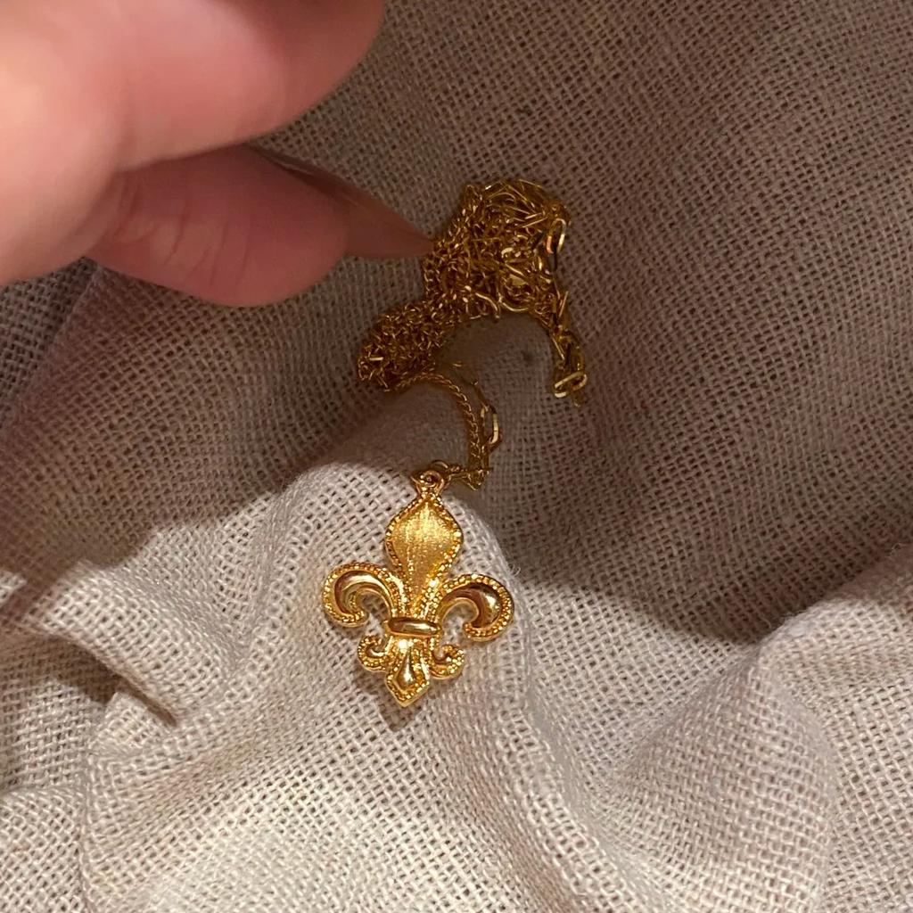 Французское ретро Высококачественное матовое ирисовое ожерелье Легкая роскошь Цветок Ab Цепочка на ключицы Темперамент Универсальный кулон