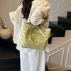 Летняя сумка большой вместимости женская подмышечная сумка для поездок на работу 2025 новая простая полая сумка-тоут модная сумка через плечо