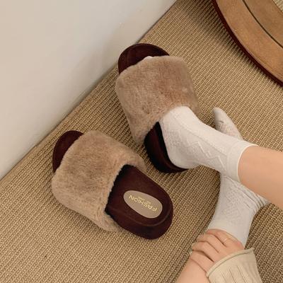 Тапочки Queen Fan черные нескользящие на толстой подошве и пушистые для женской уличной носки 2025 новая осень и зима с увеличением роста ретро шлепанцы