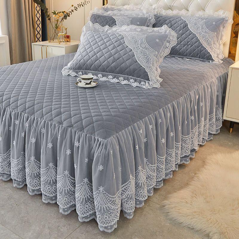 3pcs of Thickened Autumn and Winter Lace Bed Skirt, Crystal Velvet Bed Skirt Lace Bed Cover, Soft and Comfortable, Bedroom and Guest Room Bedding