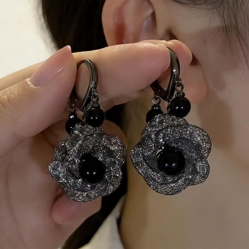 Retro black mesh zircon flower earrings, ear buckles, women's personality, high-end design earrings, fashion earrings.