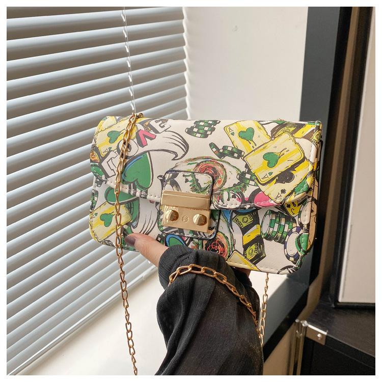 Модная корейская цепочка с замком-цепочкой, косой пролет плеча, новая модная печать граффити 2024, персонализированная маленькая квадратная сумка