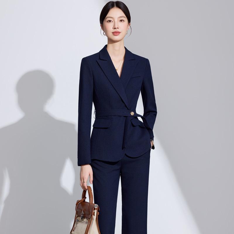 Элегантный женский костюм-блейзер с длинным рукавом: Современный, Роскошный, Стройнящий, Повседневный, Идеальный для Рабочего места или Проведения Мероприятий.