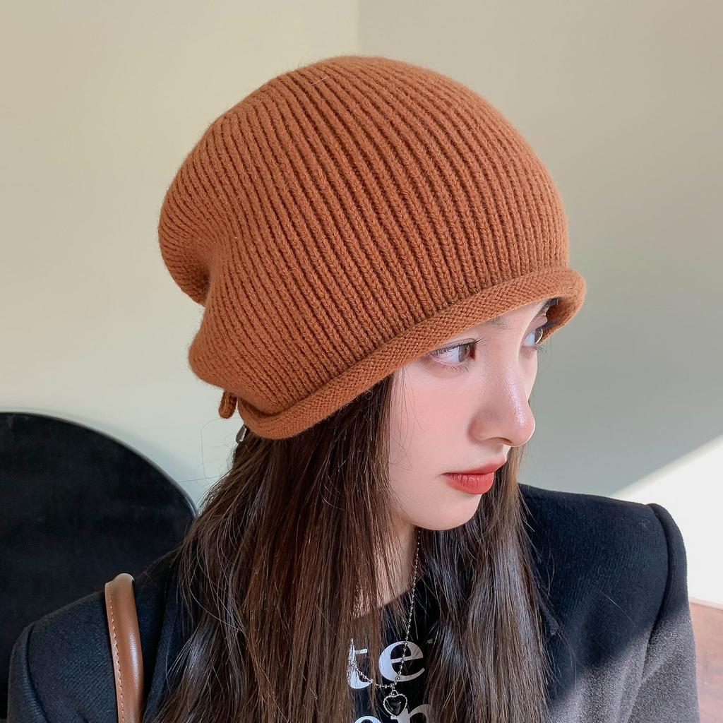 Осень и Зима Женская Защита Ушей Теплая и Модная Маленькая Шерстяная Накладка на Носок с Завязками Однотонная Вязаная Шапка