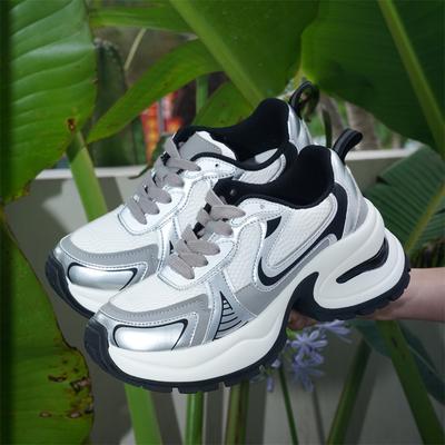 Кожаные кроссовки на серебряной платформе высокой версии, женские, новые, универсальные, увеличивающие рост на см, спортивные и для отдыха