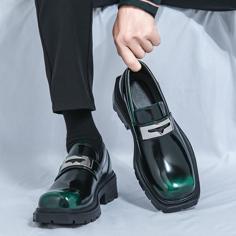 Модные весенние новые зеленые лоферы на толстой подошве, металлическая пряжка, водонепроницаемая платформа, квадратный носок, деловая повседневная обувь, взрослая мужская свадебная обувь