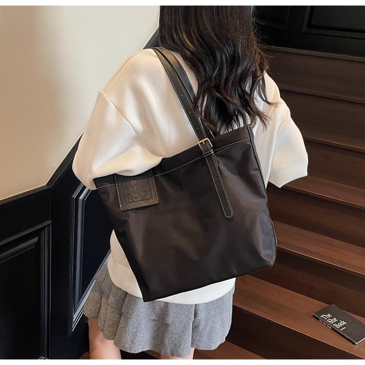 Женская сумка-тоут через плечо для осени 2025 года, универсальная, большой вместимости, высокого класса, для поездок на работу