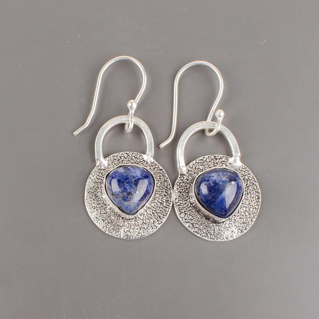 Натуральный содалит, серебро 925 пробы, серьги-подвески ручной работы 1,30" EE-63-23