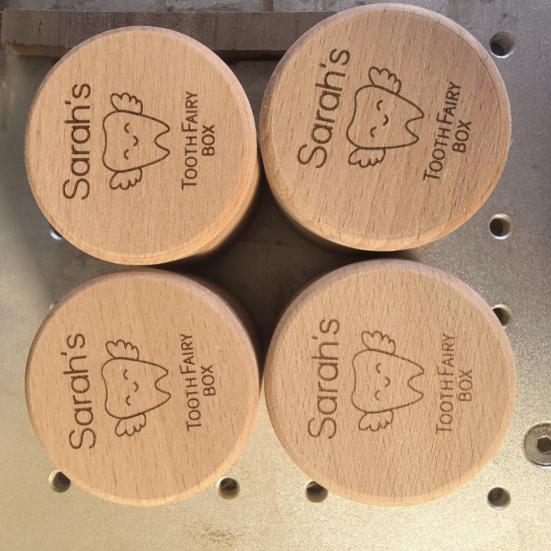 Коробочка для молочных зубов Деревянная круглая Коробка для хранения молочных зубов Футляр для хранения детских зубов Подарок на день рождения, крестины для мальчиков и девочек