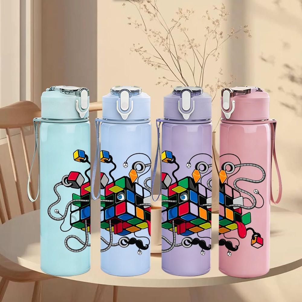1 шт. Лента Абстрактное Граффити Искусство 750 мл Цветная Пластиковая Спортивная Бутылка для Воды Герметичная Крышка с Откидным Соломкой Подходит для Спорта, Офиса, Дома