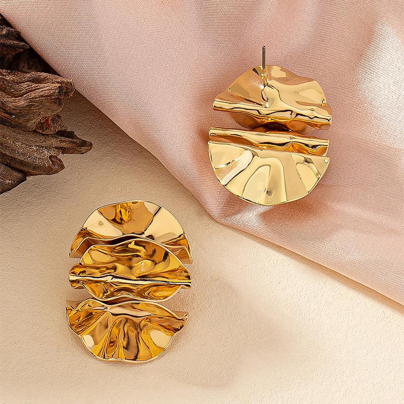 Модные веерообразные морщинистые серьги