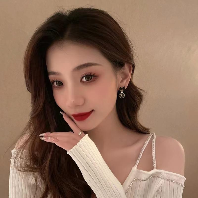 Серьги-гвоздики с бантиками Super Flash Crystal Niche Design Sense Light Luxury Earrings S925 Silver Needle Gentle Earrings