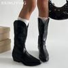 Женские сапоги с острым носком и вышивкой, дизайнерские туфли на среднем каблуке, зимняя обувь 2025 года, модные гладиаторы средней длины до икры, челси, Botas Mujer
