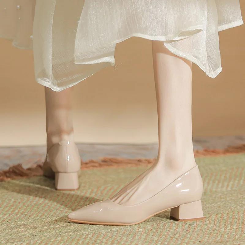 Женские туфли-лодочки с острыми толстыми каблуками, летняя мода, неглубокий толстый каблук, мягкие сексуальные лакированные туфли из натуральной кожи, повседневные туфли для вечеринок