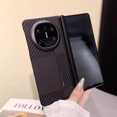 Это высококачественный противоударный защитный чехол для Huawei MateX6 с центральным складным магнитным чехлом для телефона и текстурой из углеродного волокна.
