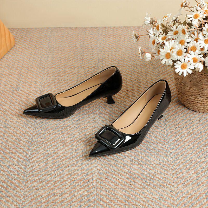 French versatile single shoes women's 2025 spring and summer new fashionable and comfortable pointed square buckle shallow mouth temperament thin hee