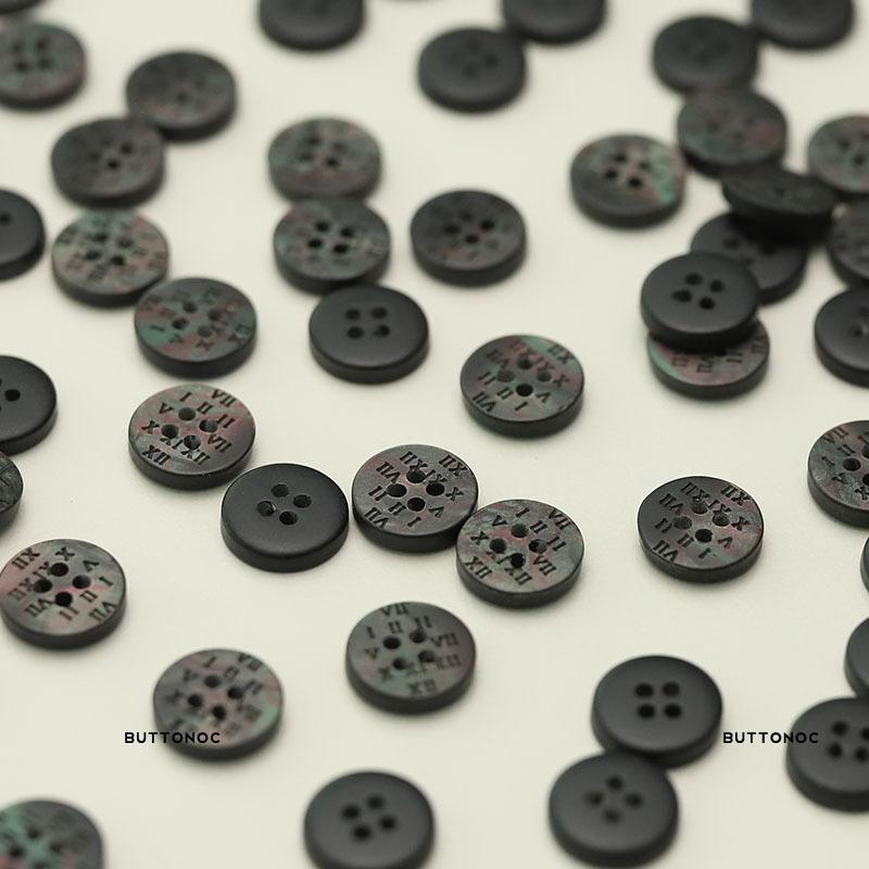 Четырехглазая резиновая буква пуговица воротник рубашки рукав пуговица черный белый имитация ракушки вязаный кардиган верхняя одежда аксессуары