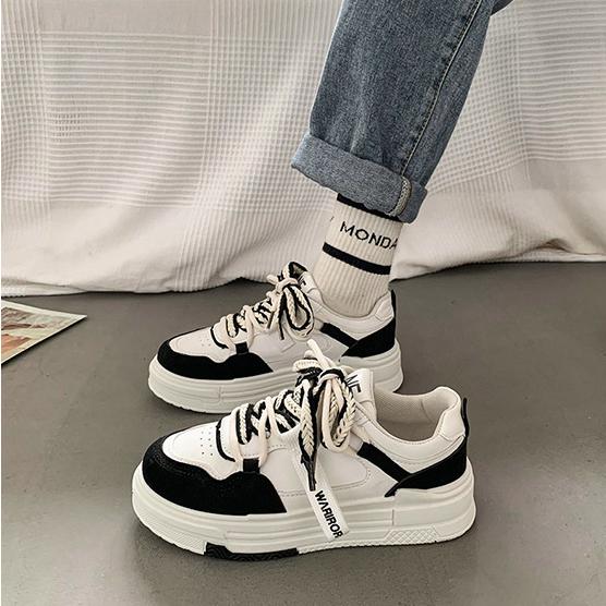 Маленькие весенние и осенние туфли для досок. Женские туфли для отдыха на толстой подошве. Маленькие белые туфли для студентов. Корейская обувь. Туфли на плоской доске. Модная повседневная женская обувь.