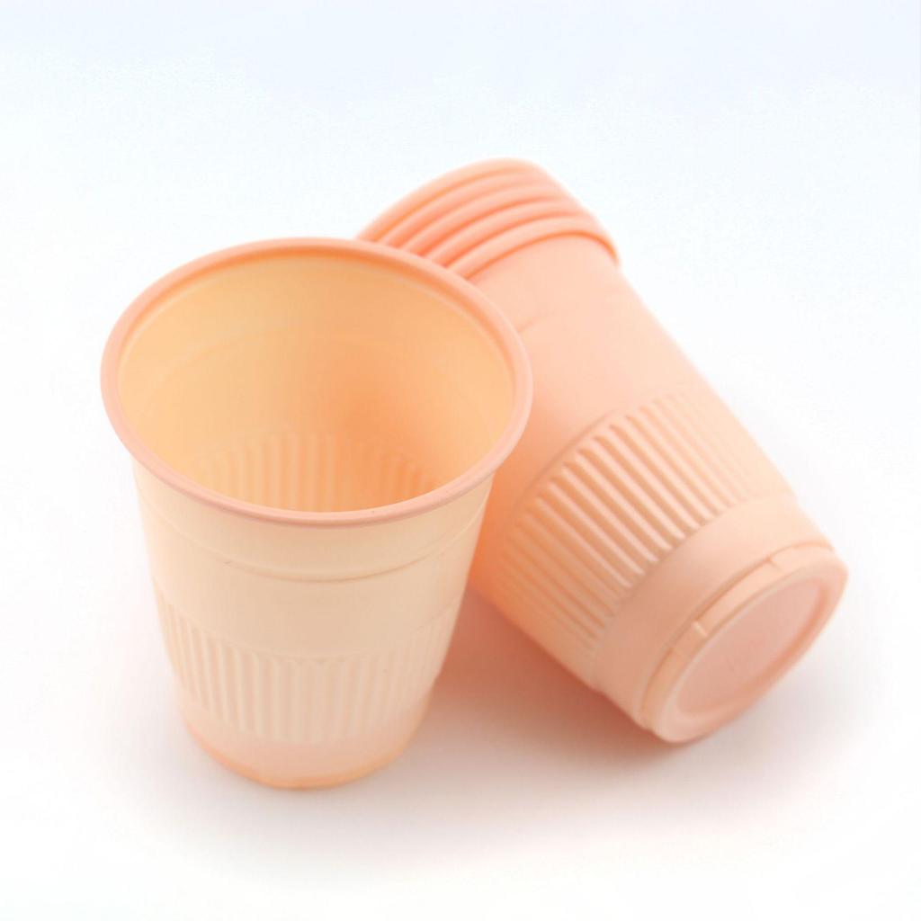 Красочные одноразовые пластиковые стаканчики для ополаскивателя полости рта - красный, синий, зеленый, фиолетовый, желтый, розовый