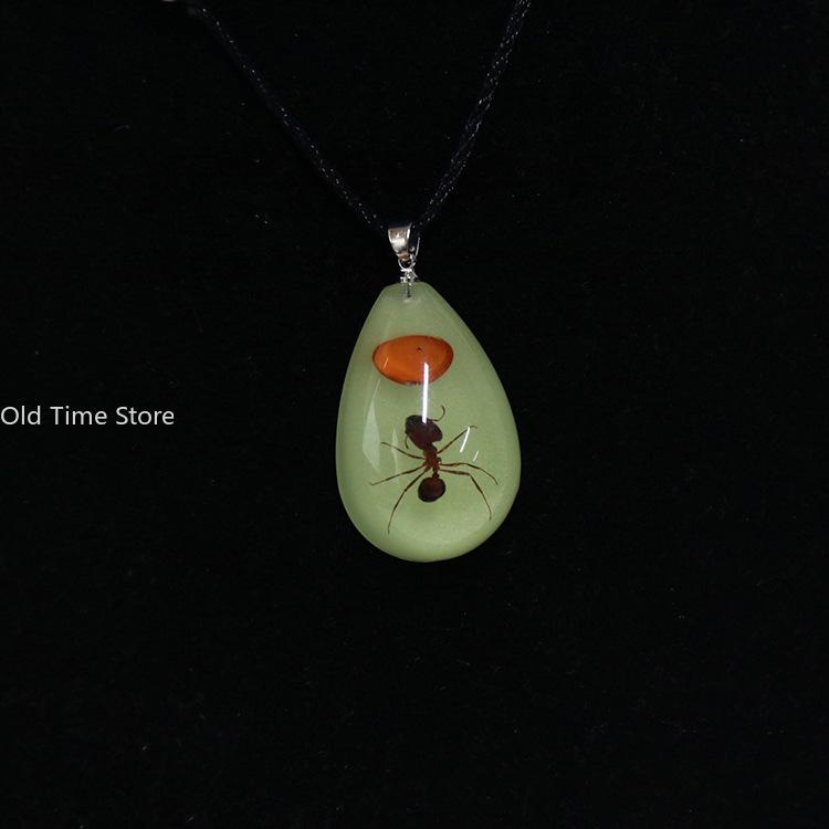 Luminous Naturally Scorpion Necklace Vintage Resin Insect Beetle Spider Amber Pendant Rope Chain Necklaces Glow In Dark Jewelry
