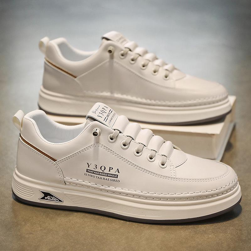 Лето 2025 Новые мужские маленькие белые туфли Мужская дышащая повседневная обувь для скейтборда Универсальный спортивный тренд Новая мужская обувь