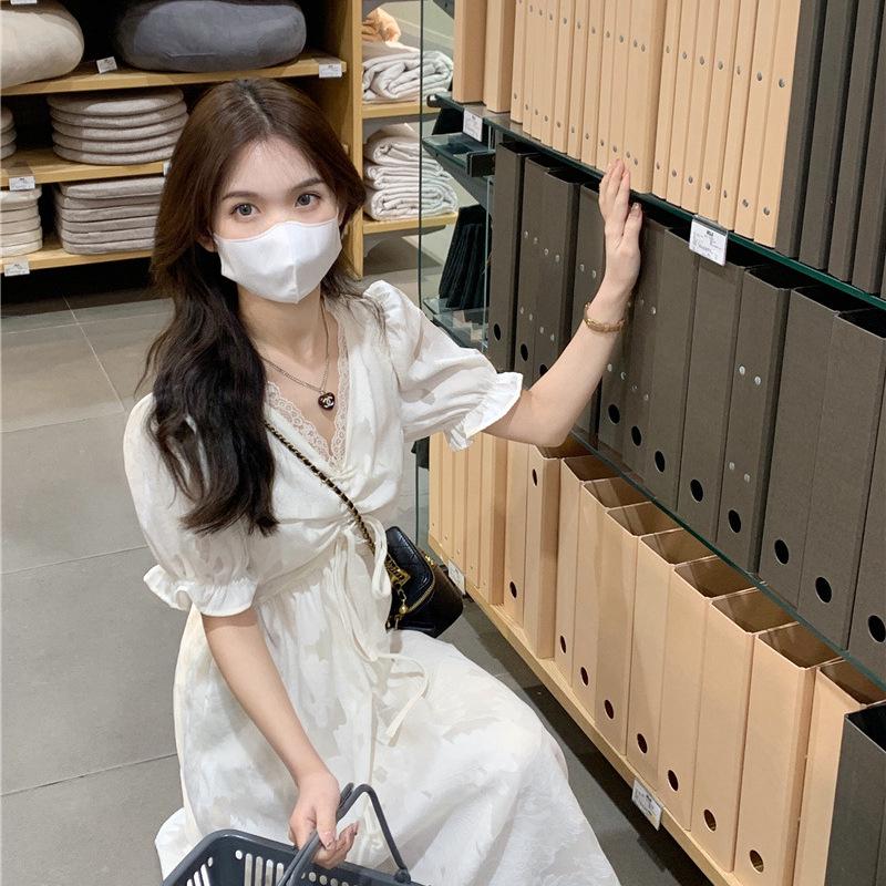 Весна 2024 Нежное платье с завязками на высокой талии и юбка миди