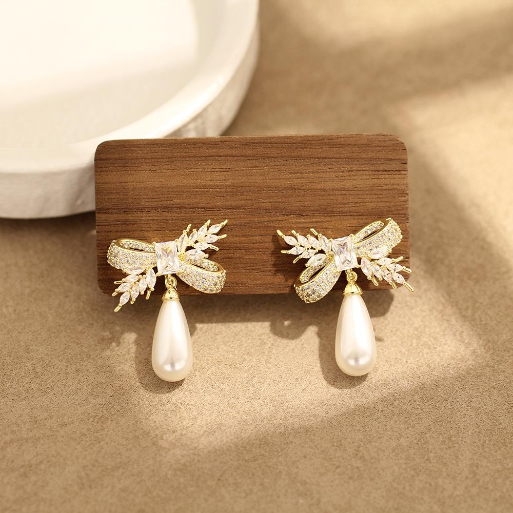 New products: exquisite niche wheat ear shape bow earrings, temperament, water drop imitation pearl earrings, no ear holes, ear clips, women