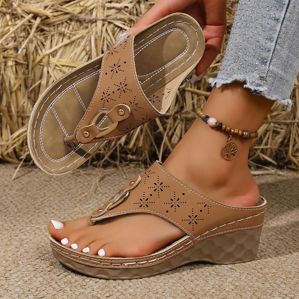 Модные женские тапочки кожаные нескользящие мягкие туфли на платформе шлепанцы летние сандалии на танкетке легкие ортопедические тапочки слайды женские