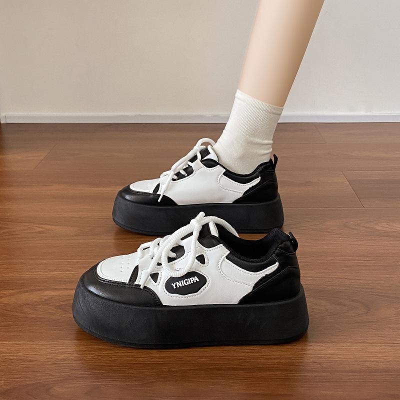 Туфли на толстой подошве женские зимние 2024 корейская версия новых модных повседневных маленьких белых туфель универсальные кожаные туфли