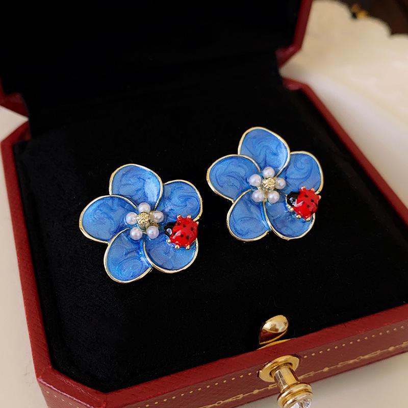 Серебряные игольчатые синие металлические серьги неправильной формы - морщинистые, легкие, роскошные, высококачественные, подчеркивающие темперамент и индивидуальность аксессуары