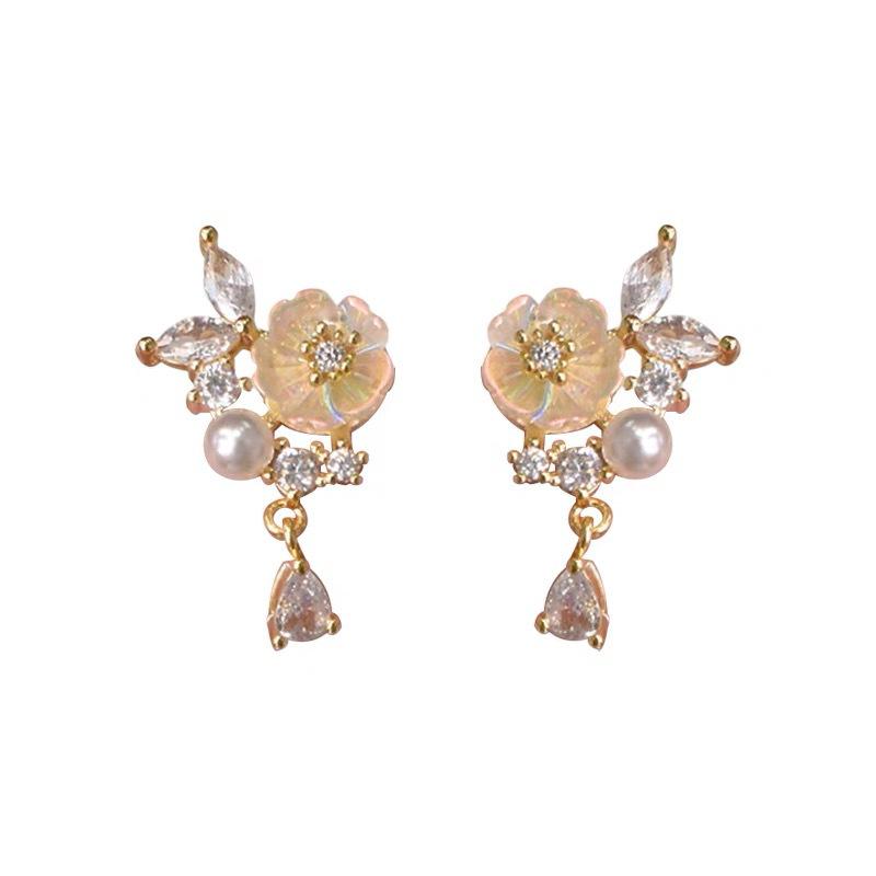 Ear clips without ear holes~ Camellia pearl stud earrings high-end sense niche gentle and sweet earrings women's mosquito coil disc earrings