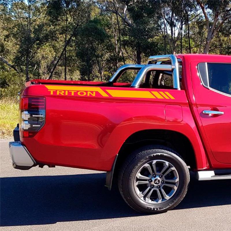 Наклейки на двери пикапа Mitsubishi Triton: Защита от царапин и стикеры с индивидуальностью