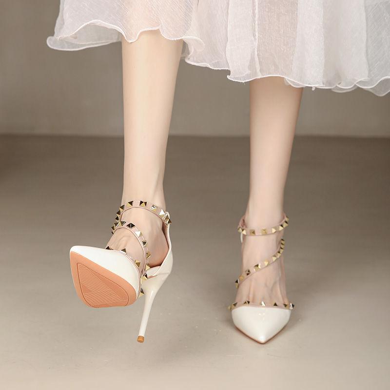 Французские босоножки премиум-класса женские с одним словом пряжка с заостренной головкой темперамент знаменитости лакированная кожа тонкий каблук заклепки сексуальные высокие каблуки