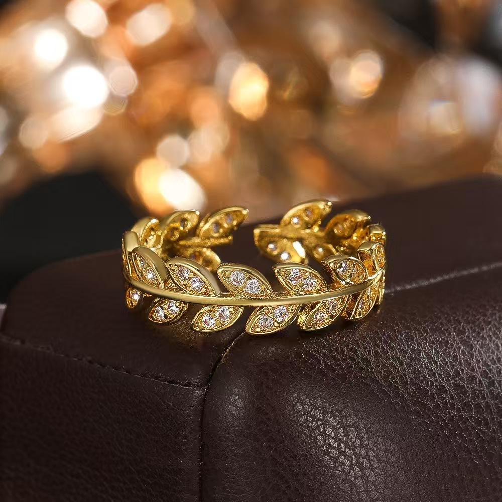 Light luxury retro minimalist style open ring for women, simple leaf finger ring.