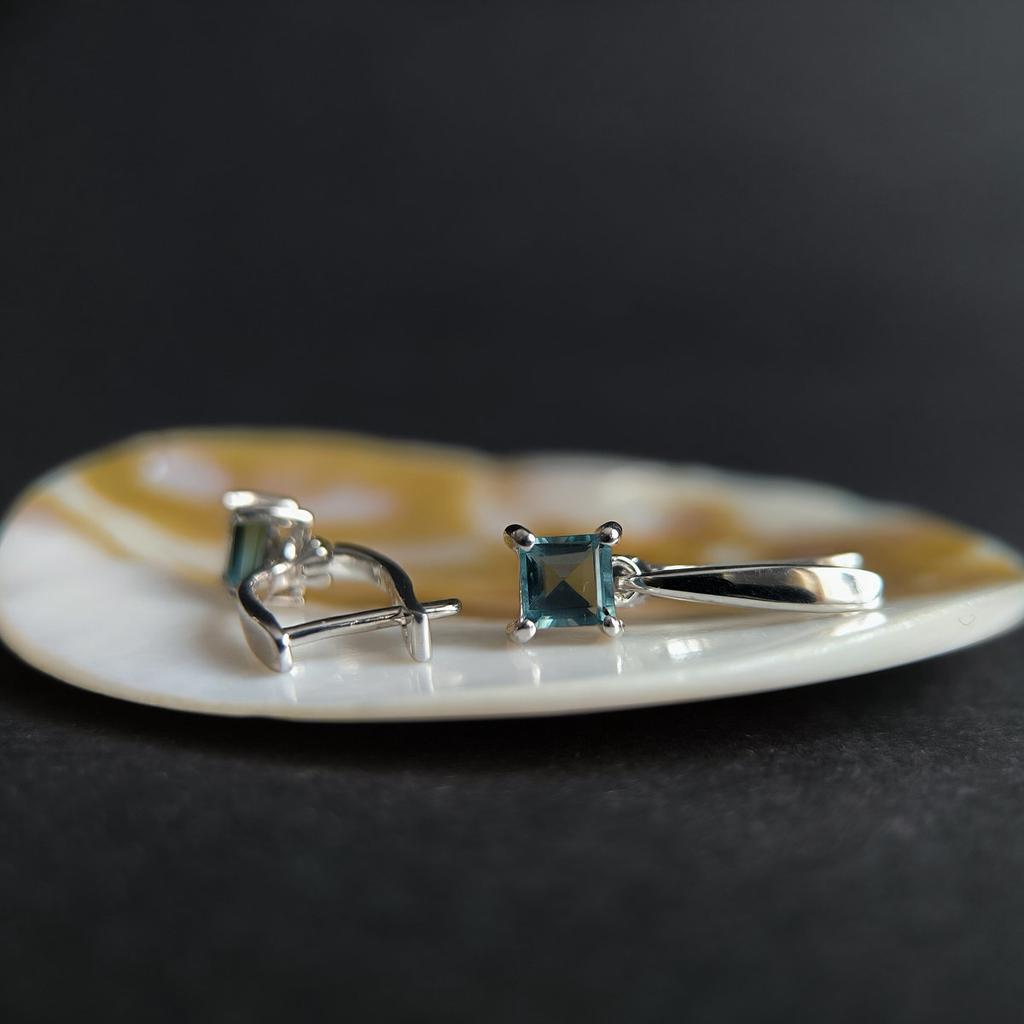 Серебряные серьги с топазом Лондон Блю 1.267ct (2204527)