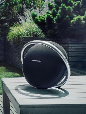 Портативная Bluetooth-колонка Harman Kardon Onyx BT, китайская вилка (адаптер в комплекте)