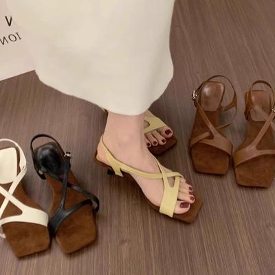 Винтажные нишевые босоножки с открытым носком и квадратным носком, женские летние 2025, новые французские красивые 3 см маленькие каблуки, римские туфли