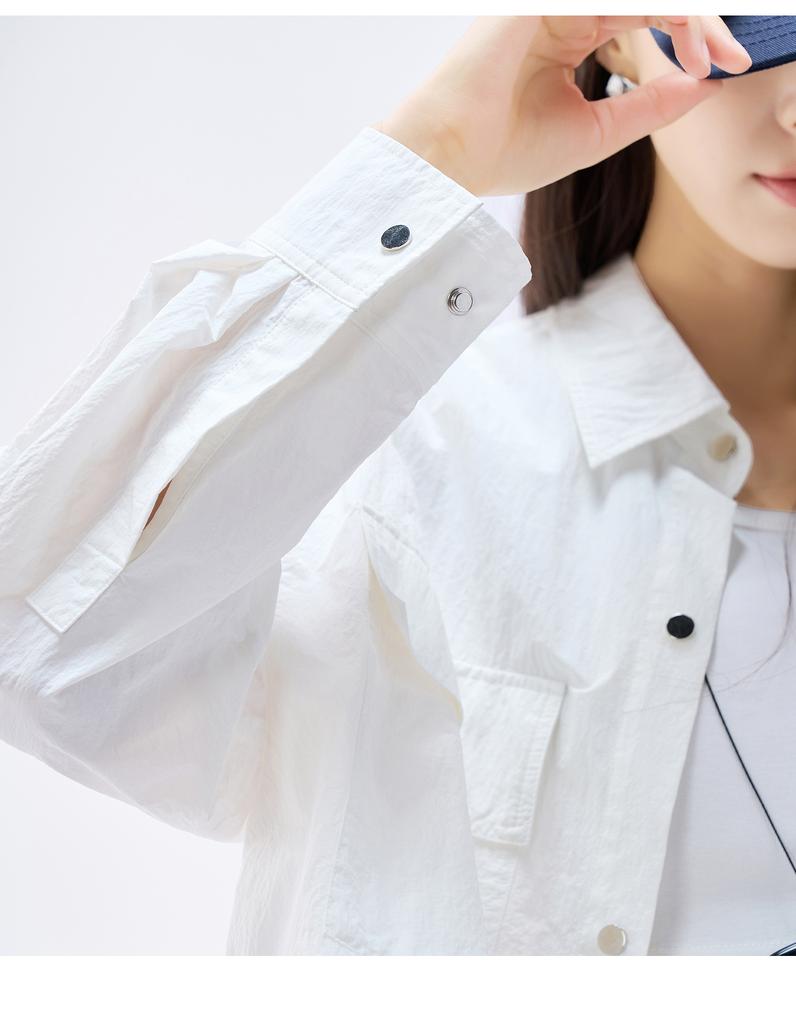 Lightweight and relaxed short jacket for female actors, versatile and cool top for women