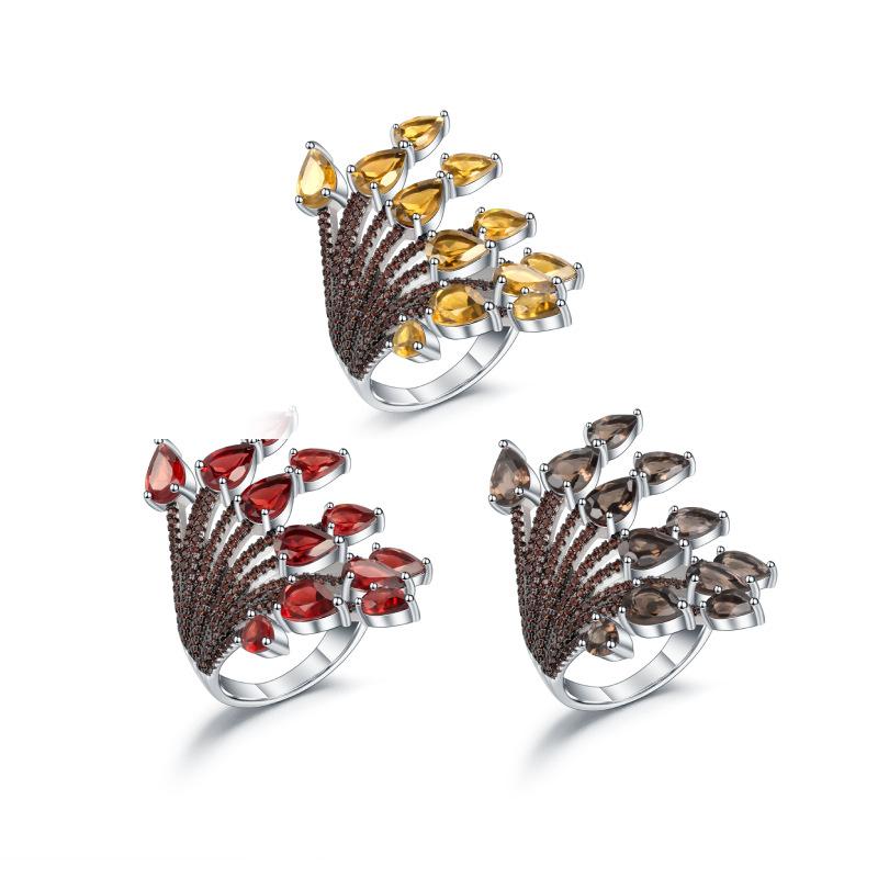 Оригинальное дизайнерское кольцо с натуральным гранатом и регулируемым отверстием.. Кольцо нишевого дизайна из серебра 925 пробы с драгоценными камнями