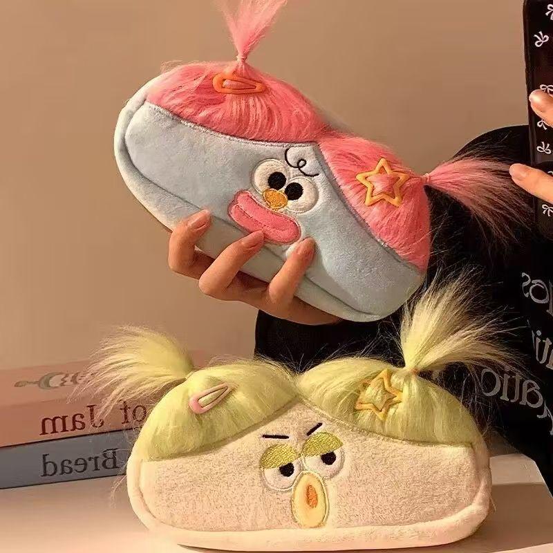 Очаровательный и стильный пенал большой вместимости для учениц средней школы к новому семестру