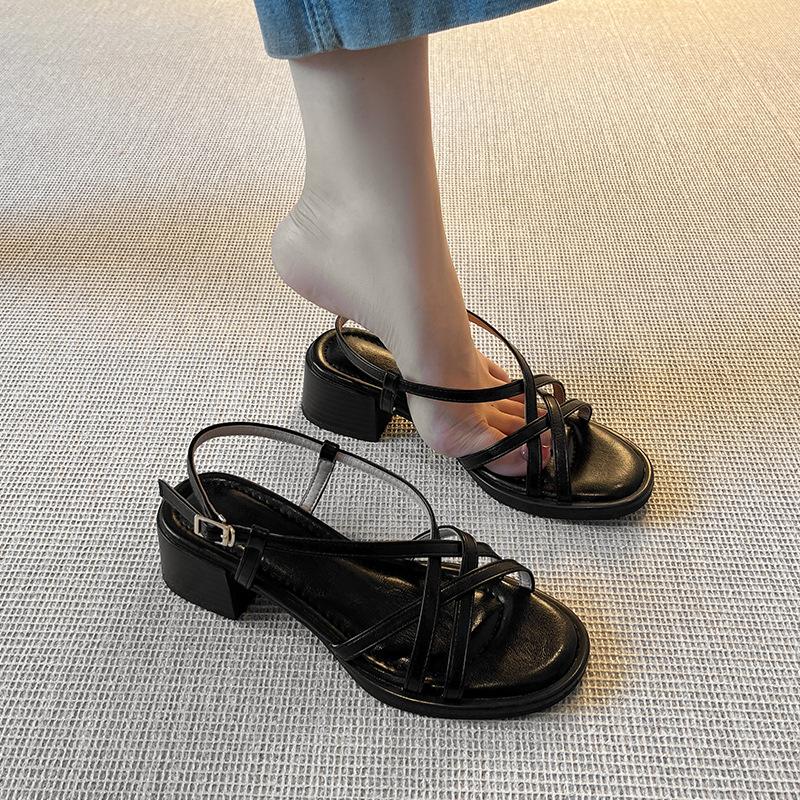 Spot~~ Stepping on shit thick heel thin strap Roman sandals women's summer new wear retro middle heel cross with slippers
